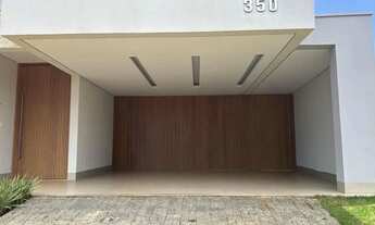 Imagem 2: Casa de condomínio para aluguel tem 230 metros quadrados com 4 quartos