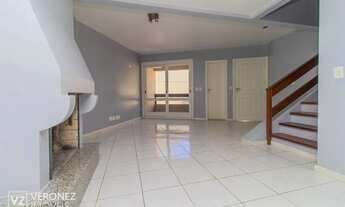 Imagem: Linda casa reformada em condomínio no Bela