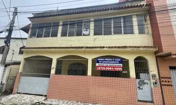 Imagem 1: Prédio com 1 casa e 6 apartamento de 1 quarto