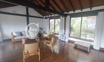 Imagem 7: Casa de condomínio para venda possui 343 metros quadrados com 4 quartos