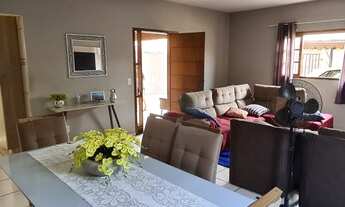 Imagem 6: Casa para venda tem 300 metros quadrados com 4 quartos