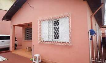 Imagem 2: Casa com 150 M² de área útil, possuindo 3 dormitórios, 2 salas, banheiro e 7 vagas de gara