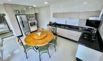 Imagem 3: Casa moderna com garagem e varanda em condomínio fechado