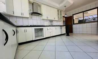 Imagem 5: Sobrado para venda possui 369 metros quadrados com 5 quartos em Residencial Granville - Go