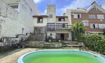 Imagem 2: Casa em Porto Alegre, no bairro Ipanema, com 3 dormitório(s), à venda