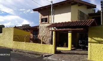 Imagem 2: Casa em Porto Alegre, no bairro Aberta dos Morros, com 4 dormitório(s), e 4 banh