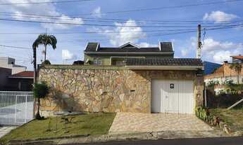 Imagem: Casa com 490 m² com 4 quartos sendo 02