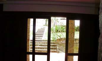 Imagem 6: Casa para aluguel e venda possui 400 metros quadrados com 3 quartos e um escritório