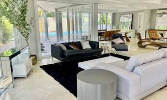 Imagem 4: Casa Mobiliada para aluguel em Alphaville com 700 m2 com 4 suítes