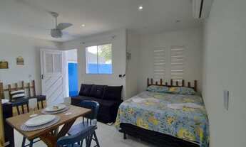 Imagem 5: Chalé com luxuosa piscina de cimento queimado branco