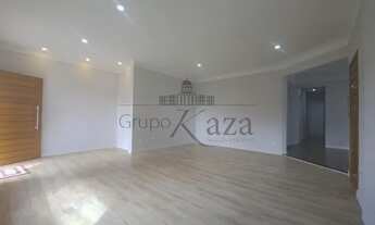 Imagem 4: Casa de condomínio para venda possui 210 metros quadrados com 5 quartos