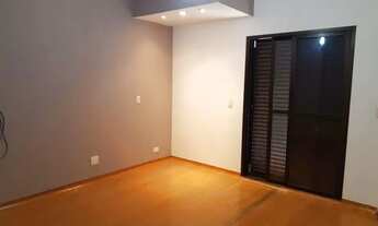 Imagem 2: Sobrado com 419 m², 5 quartos, 3 suítes, 4 vagas, galpão, varanda - Aceita Permuta - Metrô