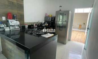 Imagem 6: Casa residencial disponível para venda no bairro Jardim Holanda em Uberlândia-MG