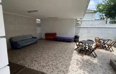 Imagem 15: Casa Alto Padrão para Aluguel - 4 Quartos, 3 Suítes e Piscina