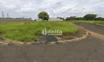 Imagem 4: Terreno de esquina disponível para venda 432 m² no bairro Jardim Inconfidência em Uberlând