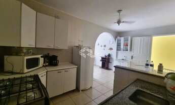 Imagem 7: Casa com 4 quartos e 3 banheiros em Matinhos. Permite Financiamento