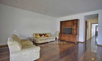 Imagem 3: Apartamento em rua tranquila na segunda quadra da praia do Leblon