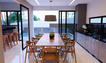 Imagem 2: Casa de condomínio para venda tem 302 metros quadrados com 4 quartos