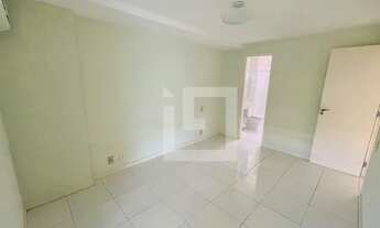 Imagem 5: RECREIO - LINDO APTO - FRENTE - VARANDÃO COM CORTINA DE VIDRO - 3QUARTOS(SUÍTE) - ARMÁRIOS