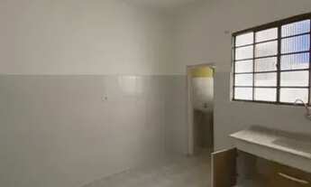 Imagem 4: Casa com 01 dormitório, sala, cozinha, banheiro e área de serviço - sem vaga de garagem.