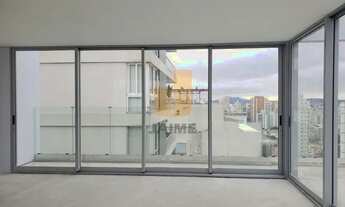 Imagem 4: Cobertura iluminada em área nobre de Higienópolis com 3 dormitórios e 2 vagas, vista priv