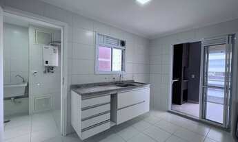 Imagem 7: Apartamento para aluguel possui 135 metros quadrados com 4 quartos, suíte, 2 vagas e lazer