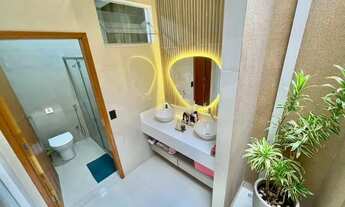 Imagem 7: Casa moderna com garagem e varanda em condomínio fechado