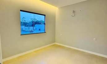 Imagem 6: Condomínio Jardins do Lago casa duplex recém construída, e um lote para construir