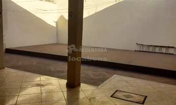 Imagem 2: Casa Padrão localizado no Bairro arque das Flores/Jardim Urupês com área gourmet e escrito