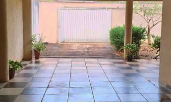 Imagem 3: Casa em quadra central