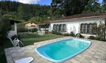 Imagem: Casa linear à venda com 3 quartos sendo