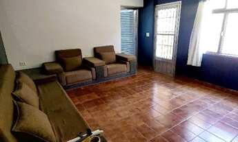 Imagem 2: Casa ampla de 02 dormitórios, com 03 vagas, casa dos fundos de quarto, sala e cozinha