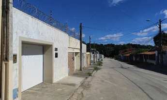 Imagem 2: Casa em Messejana com 3 quartos sendo suítes + 1 lavabo. Próximo center box