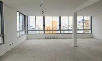 Imagem 2: Cobertura iluminada em área nobre de Higienópolis com 3 dormitórios e 2 vagas, vista priv