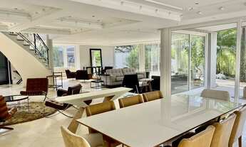 Imagem 2: Casa Mobiliada para aluguel em Alphaville com 700 m2 com 4 suítes