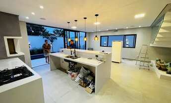 Imagem 2: Casa de esquina, com uma volumetria encantado para venda possui 262 metros quadrados com