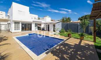 Imagem: SOBRADO SETOR SUL - 4 QUARTOS - 2 SUITES