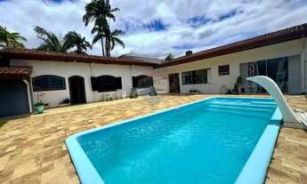 Imagem 3: Casa Luxuosa com Piscina em Peruíbe, São Paulo