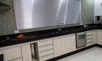 Imagem 6: Sobrado para venda possui 370 metros quadrados com 4 quartos