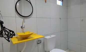 Imagem 7: Chalé com luxuosa piscina de cimento queimado branco