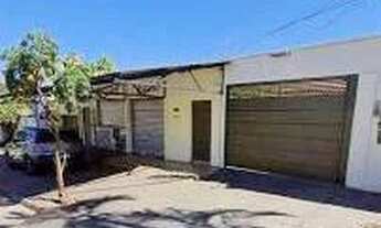 Imagem 2: Casa com 3 quartos sendo 1 suite e uma sala comercial no Setor Leste Universitário - Goiân