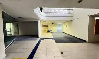 Imagem 3: Casa comercial para locação em Moema, São Paulo-SP, com 4 salas, 6 banheiros, 12 vagas de