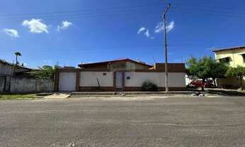 Imagem: Casa de 3 quartos, deck com piscina e churrasqueira