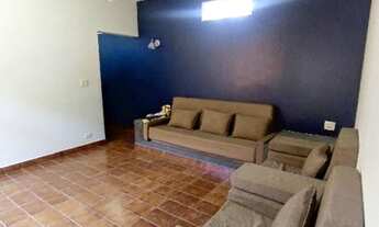 Imagem 3: Casa ampla de 02 dormitórios, com 03 vagas, casa dos fundos de quarto, sala e cozinha