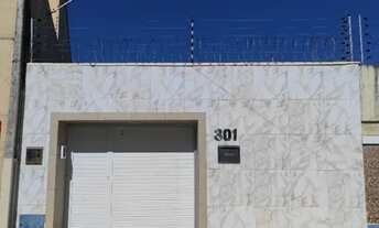 Imagem 3: Casa em Messejana com 3 quartos sendo suítes + 1 lavabo. Próximo center box