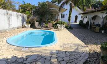 Imagem 2: Casa com 210 m² em localização privilegiada com área de festas e piscina