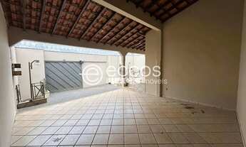 Imagem 2: Casa para aluguel, 3 quartos, 1 suíte, 2 vagas, Tibery - Uberlândia/MG