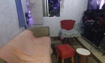 Imagem 2: 2 quartos, cozinha, sala, 1 banheiro, uma área de serviço