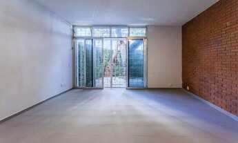 Imagem 3: Espaçosa Casa de 2 Quartos com Suíte e 4 Vagas de Garagem em Moema, São Paulo-SP - Imperdí