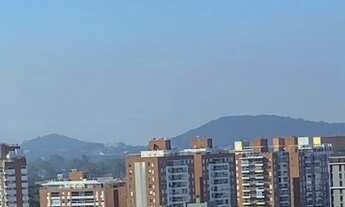 Imagem: Casa triplex de alto padrão na Pedra Branca